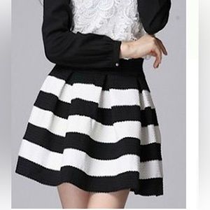 Pleated Bandage Skirt Black&White Elasticized bandage box pleat, striped skirt